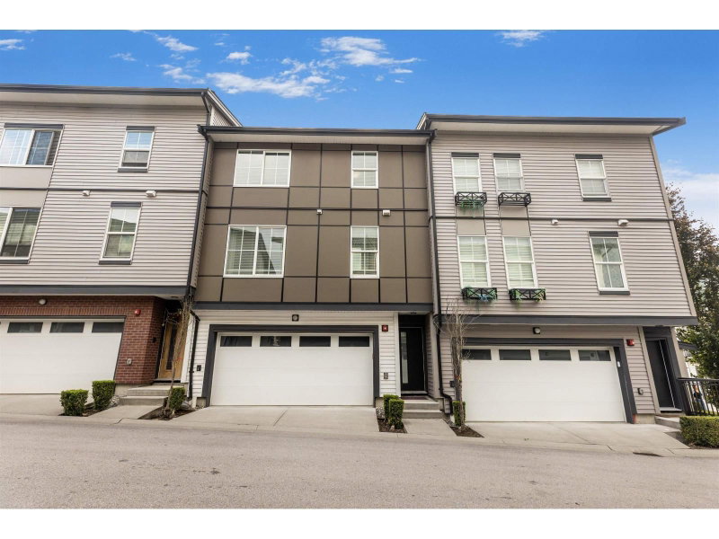 8161 201 Street Langley British Columbia, V2Y 4J1 - 3 Bedrooms Condo For Sale