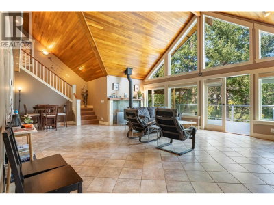 5393 SANS SOUCI Road | Halfmoon Bay British Columbia | Slide Image Ten