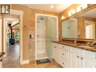 5393 SANS SOUCI Road | Halfmoon Bay British Columbia | Slide Image Twelve