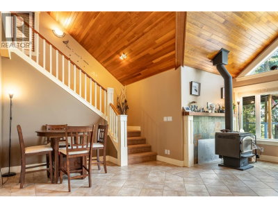 5393 SANS SOUCI Road | Halfmoon Bay British Columbia | Slide Image Thirteen
