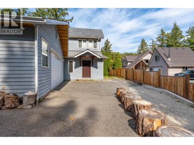 5393 SANS SOUCI Road | Halfmoon Bay British Columbia | Slide Image Two