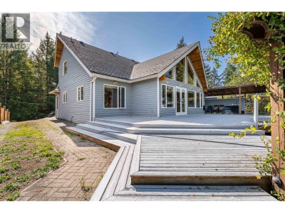 5393 SANS SOUCI Road | Halfmoon Bay British Columbia | Slide Image Twenty-one
