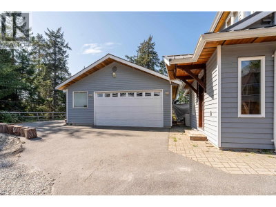 5393 SANS SOUCI Road | Halfmoon Bay British Columbia | Slide Image Three