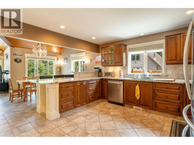 5393 SANS SOUCI Road | Halfmoon Bay British Columbia | Slide Image Four