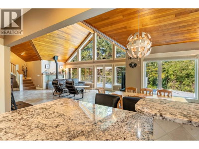 5393 SANS SOUCI Road | Halfmoon Bay British Columbia | Slide Image Six