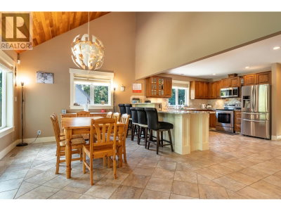 5393 SANS SOUCI Road | Halfmoon Bay British Columbia | Slide Image Seven