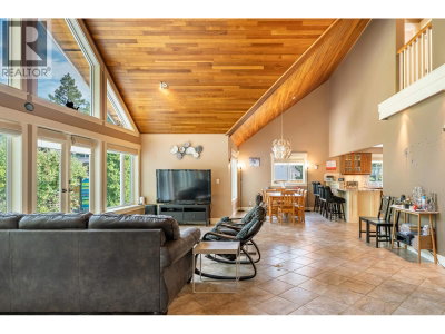 5393 SANS SOUCI Road | Halfmoon Bay British Columbia | Slide Image Eight