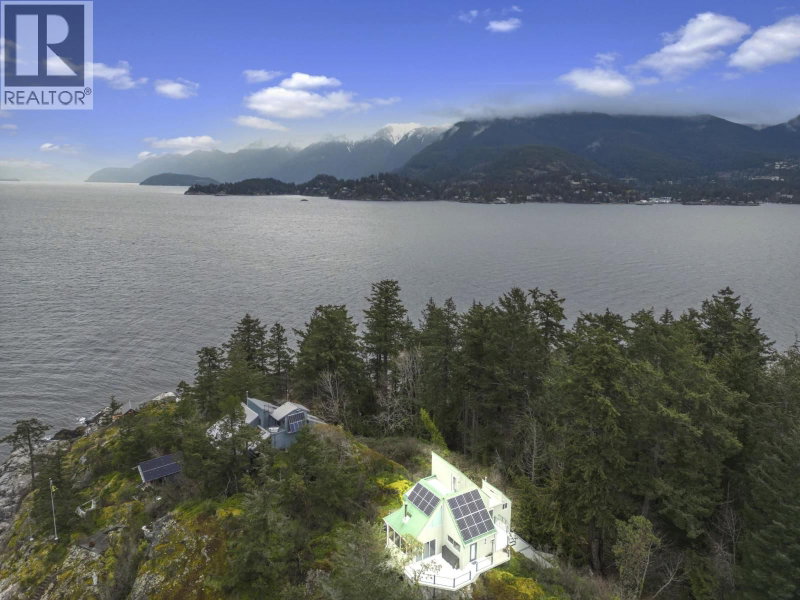 28 PASSAGE Island Vancouver British Columbia, V7W 1V7 - 2 Bedrooms Waterfront Home For sale