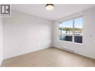2015 ST. JOHNS Street | Port Moody British Columbia | Slide Image Sixteen