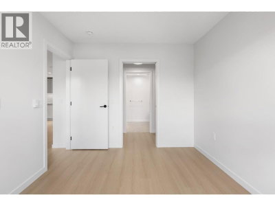 2015 ST. JOHNS Street | Port Moody British Columbia | Slide Image Eighteen