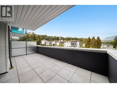 2015 ST. JOHNS Street | Port Moody British Columbia | Slide Image Thirty-two