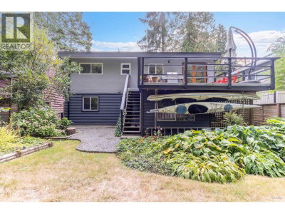 4482 COVE CLIFF Road | North Vancouver British Columbia | Slide Image Eight