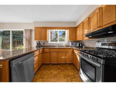 47404 SWALLOW Crescent | Chilliwack British Columbia | Slide Image Twelve