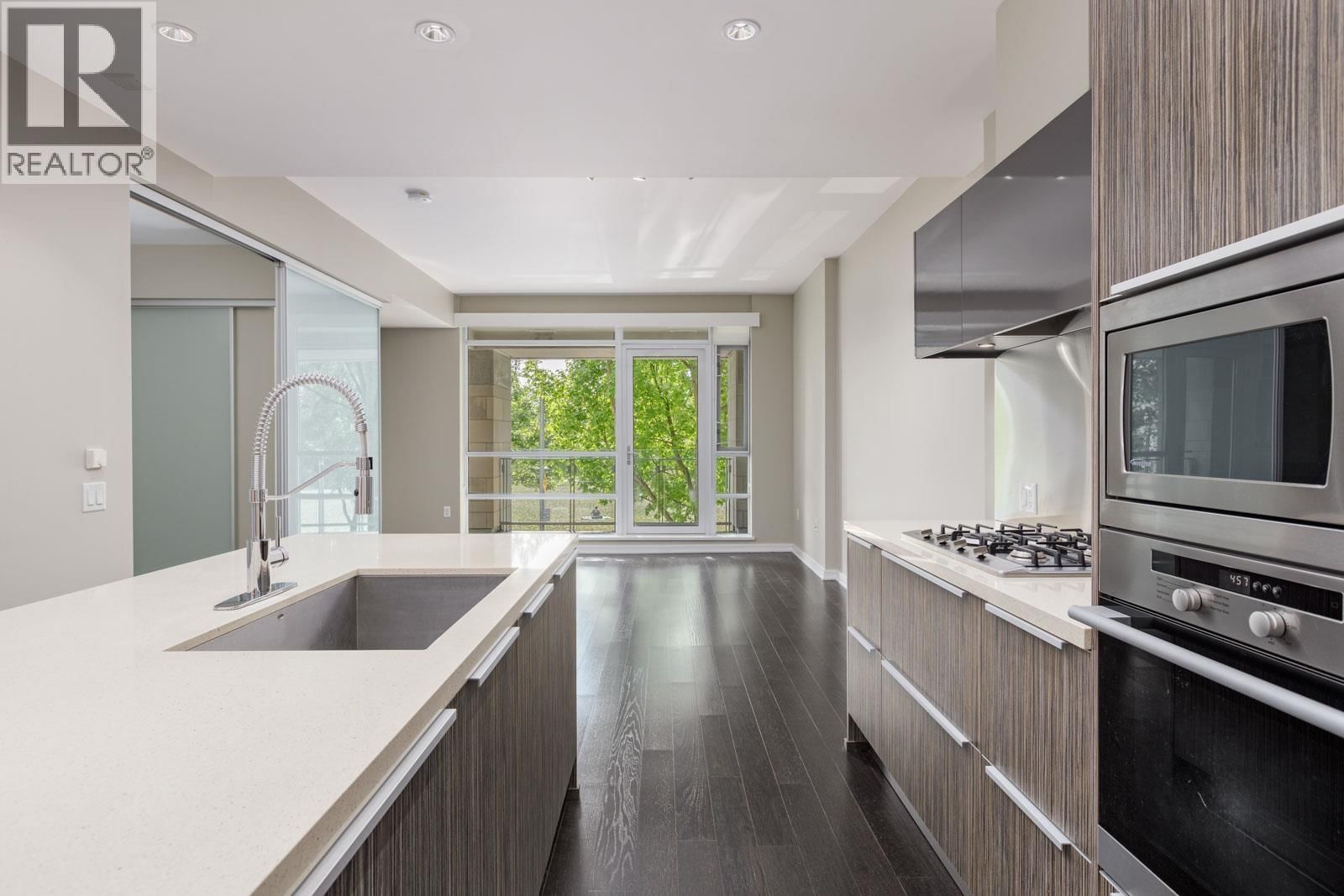 1616 COLUMBIA Street, Vancouver, British Columbia V5Y 0B7