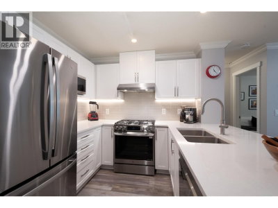 300 KLAHANIE Drive | Port Moody British Columbia | Slide Image Sixteen