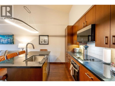 2020 LONDON Lane | Whistler British Columbia | Slide Image Five