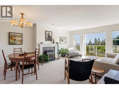 5768 MARINE Way | Sechelt British Columbia | Slide Image Three