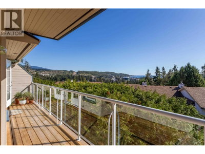 5768 MARINE Way | Sechelt British Columbia | Slide Image Six