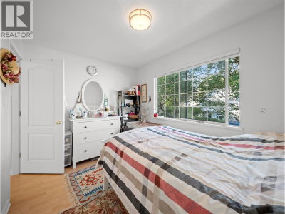 815 TOBRUCK Avenue | North Vancouver British Columbia | Slide Image Twelve