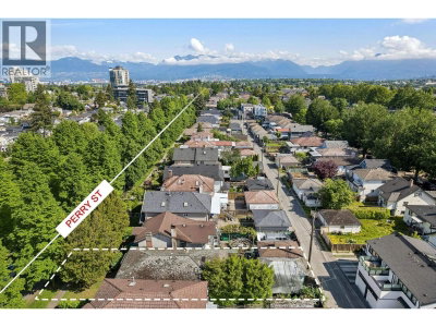 4420 PERRY Street | Vancouver British Columbia | Slide Image Four