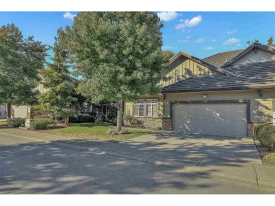 5688 152 Street | Surrey British Columbia | Slide Image Three