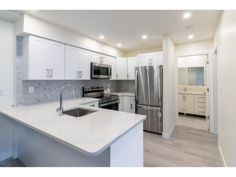 7115 134 Street Surrey British Columbia, V3W 4T1 - 1 Bedroom Condo For Sale