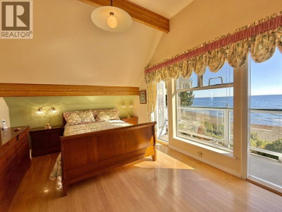 3199 BEACH Avenue | Roberts Creek British Columbia | Slide Image Twenty-two