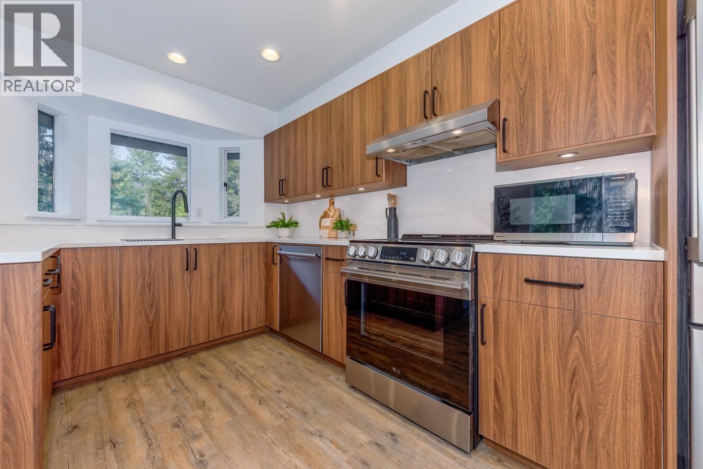 2053 GARIBALDI Way property photo