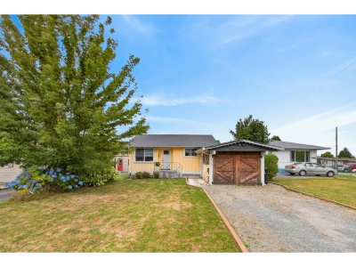 45407 WELLINGTON Avenue | Chilliwack British Columbia | Slide Image Two