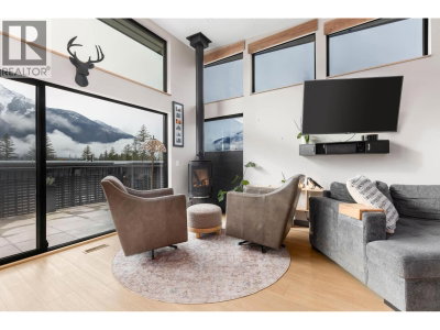 4000 SUNSTONE Way | Pemberton British Columbia | Slide Image Ten