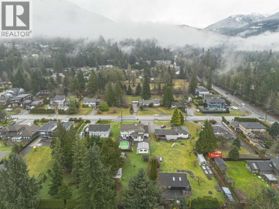 40127 KALODON Road | Squamish British Columbia | Slide Image Ten