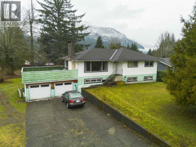 40127 KALODON Road | Squamish British Columbia | Slide Image Three