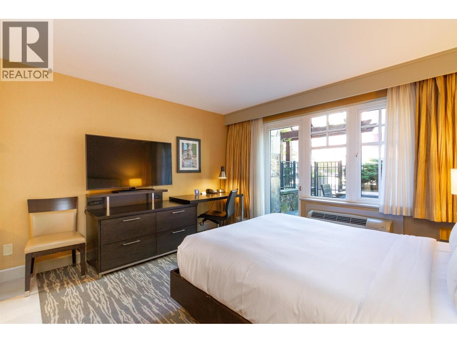 161 4050 WHISTLER Way property photo