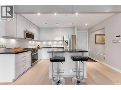 530 RAVEN WOODS Drive | North Vancouver British Columbia | Slide Image Two