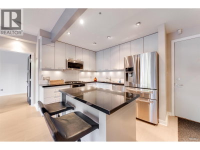 530 RAVEN WOODS Drive | North Vancouver British Columbia | Slide Image Six
