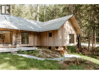 1616 JOAN AUDREY Lane | Bowen Island British Columbia | Slide Image Thirteen