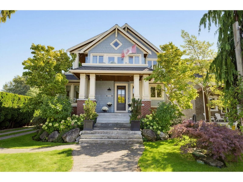 3098 MCBRIDE Avenue Surrey British Columbia, V4A 3H1 - 3 Bedrooms Waterfront Home For sale