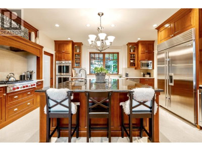 949 ARBUTUS BAY Lane | Bowen Island British Columbia | Slide Image Ten