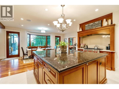 949 ARBUTUS BAY Lane | Bowen Island British Columbia | Slide Image Eleven