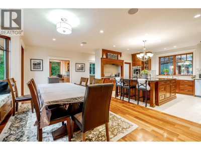 949 ARBUTUS BAY Lane | Bowen Island British Columbia | Slide Image Twelve