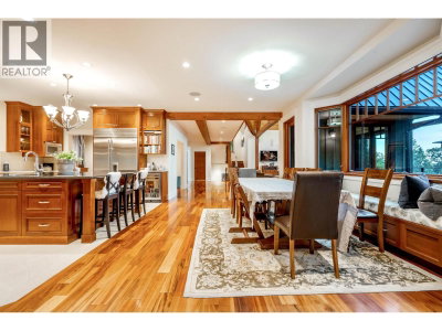 949 ARBUTUS BAY Lane | Bowen Island British Columbia | Slide Image Thirteen