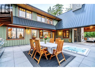 949 ARBUTUS BAY Lane | Bowen Island British Columbia | Slide Image Sixteen