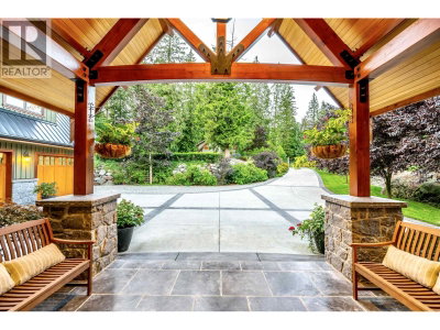 949 ARBUTUS BAY Lane | Bowen Island British Columbia | Slide Image Five