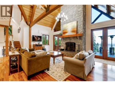 949 ARBUTUS BAY Lane | Bowen Island British Columbia | Slide Image Seven
