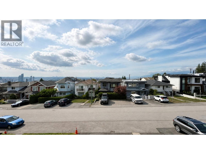 26 RANELAGH Avenue Burnaby British Columbia, V5B 3N3 - 5 Bedrooms Home For Sale