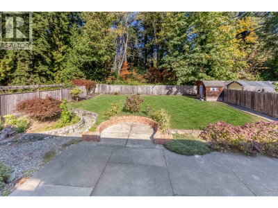 667 PLYMOUTH Drive | North Vancouver British Columbia | Slide Image Twenty-three