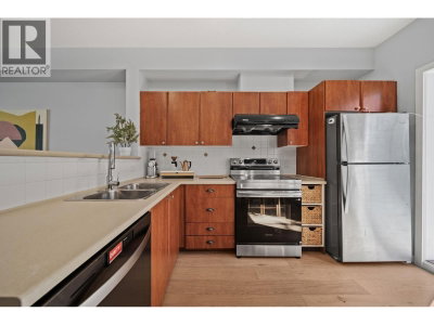 6528 DENBIGH Avenue | Burnaby British Columbia | Slide Image Ten
