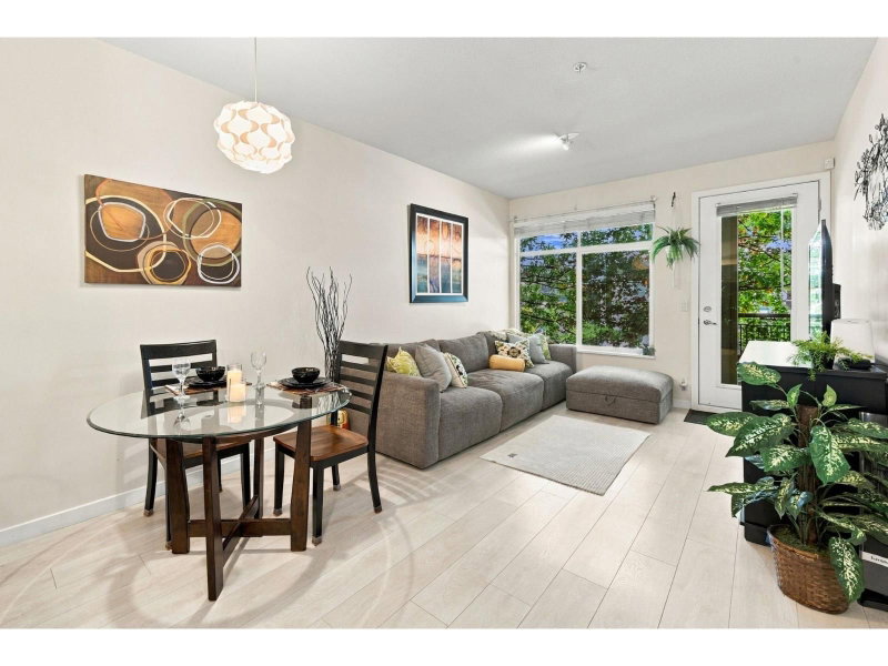 10499 UNIVERSITY Drive Surrey British Columbia, V3T 0A4 - 1 Bedroom Condo For Sale