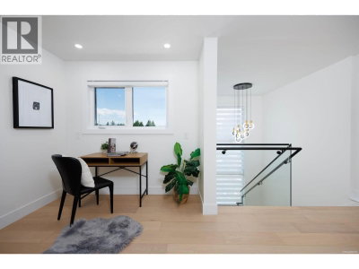 970 LAUREL Court | Coquitlam British Columbia | Slide Image Ten
