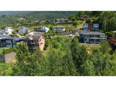 7287 MOUNT THURSTON Drive | Chilliwack British Columbia | Slide Image Four